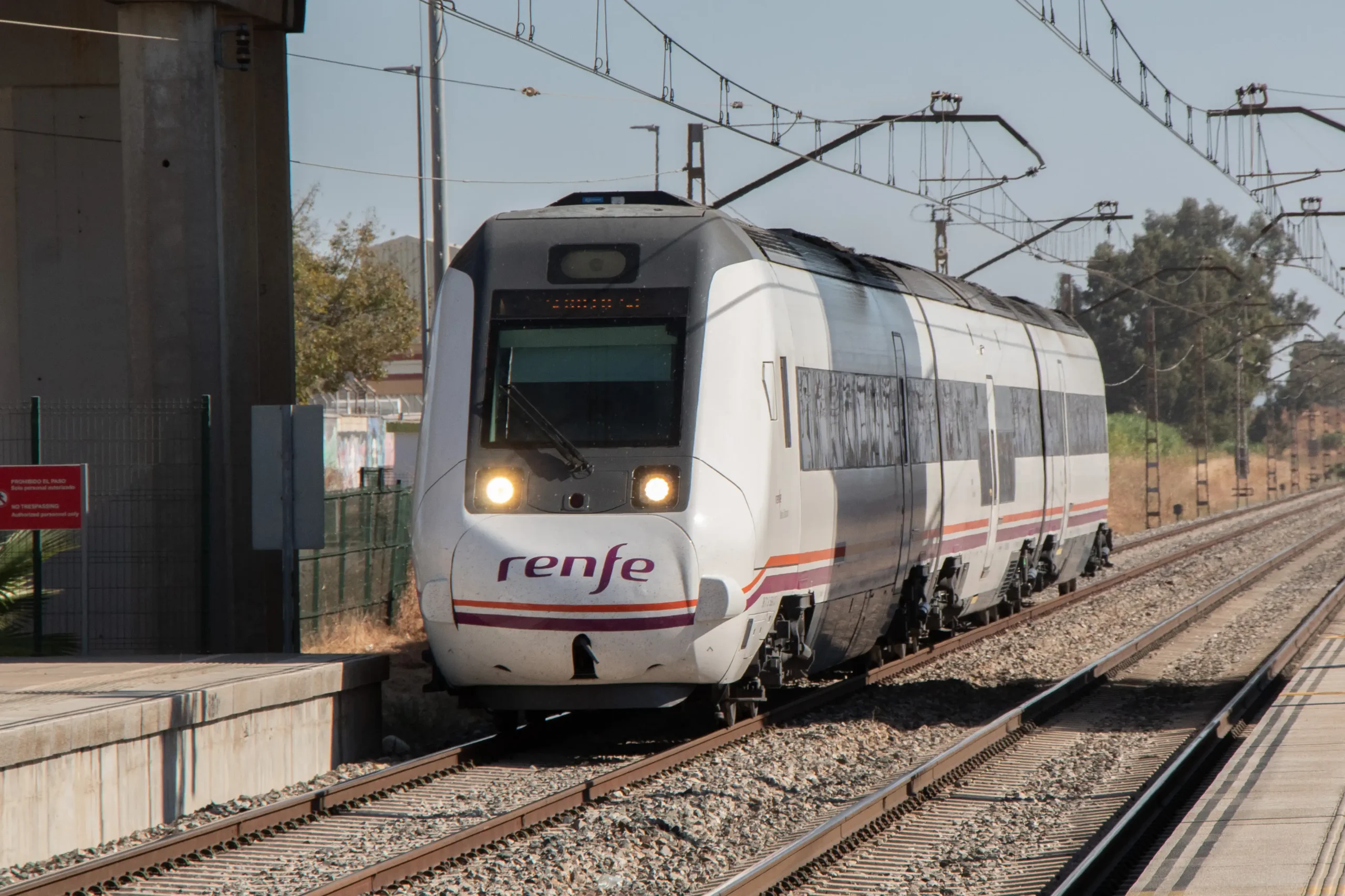 Unidad S/599 de media distancia sobre vía convencional