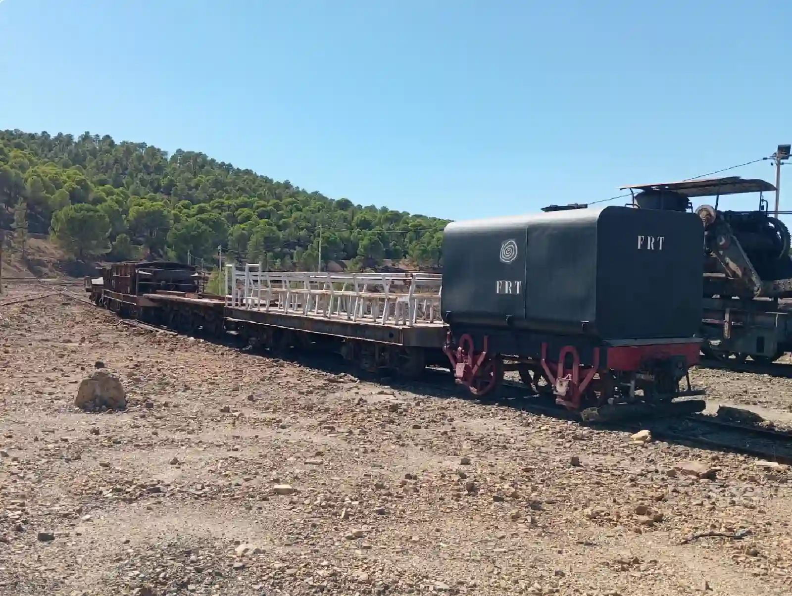 Material móvil de Riotinto en donde se ve el próximo material a restaurar