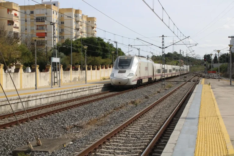 Tren de la serie 130 en Jerez de la Frontera