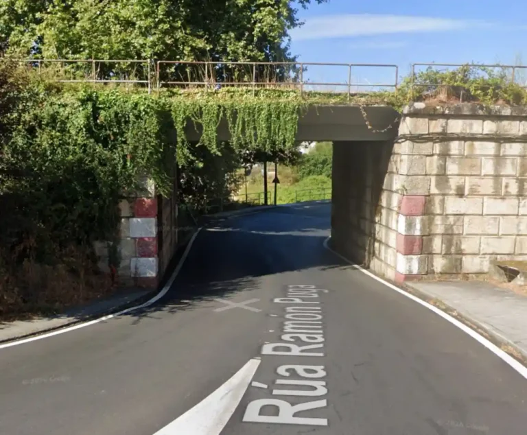 Paso inferior de la Rúa Ramón Puga, en la que habrá obras para su ampliación.