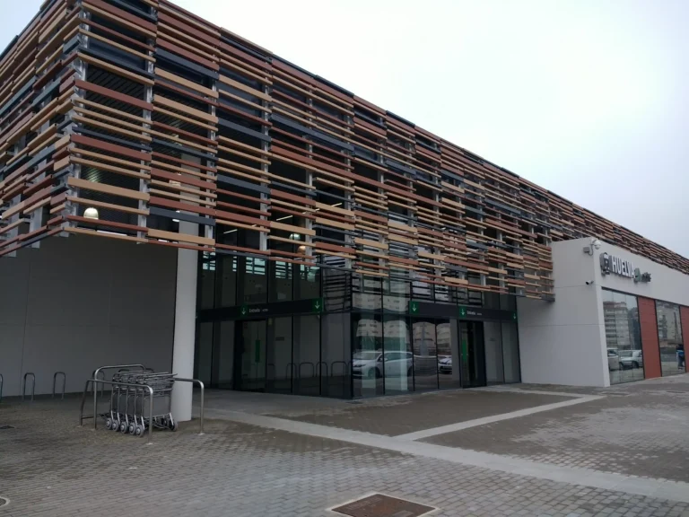 Estación de ADIF. De nueva construcción y de reciente inauguración allá por el 2018.
