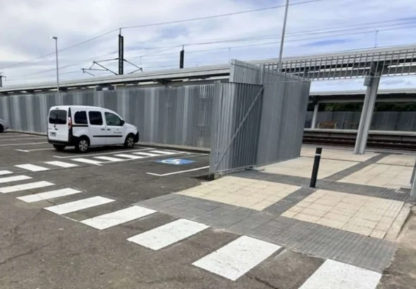 Estación de Ordes_Aparcamiento y rampa de acceso al andén remodelados
