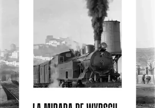 Cartel publicitario en blanco y negro de la exposición «La Mirada de Wyrsch». Muestra la fotografía de una locomotora de vapor en marcha expulsando humo oscuro, con un paisaje montañoso y un depósito de agua al fondo. Abajo se lee la fecha «Del 01.07 al 27.09 de 2026» en la Sala 3000 del Museo del Ferrocarril de Madrid.