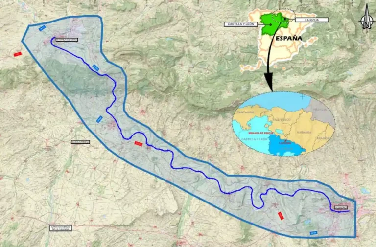 Mapa geográfico de la provincia de La Rioja y áreas adyacentes de Castilla y León que destaca en azul el trazado ferroviario entre las localidades de Logroño y Miranda de Ebro. Incluye un mapa de localización de España en la parte superior derecha.